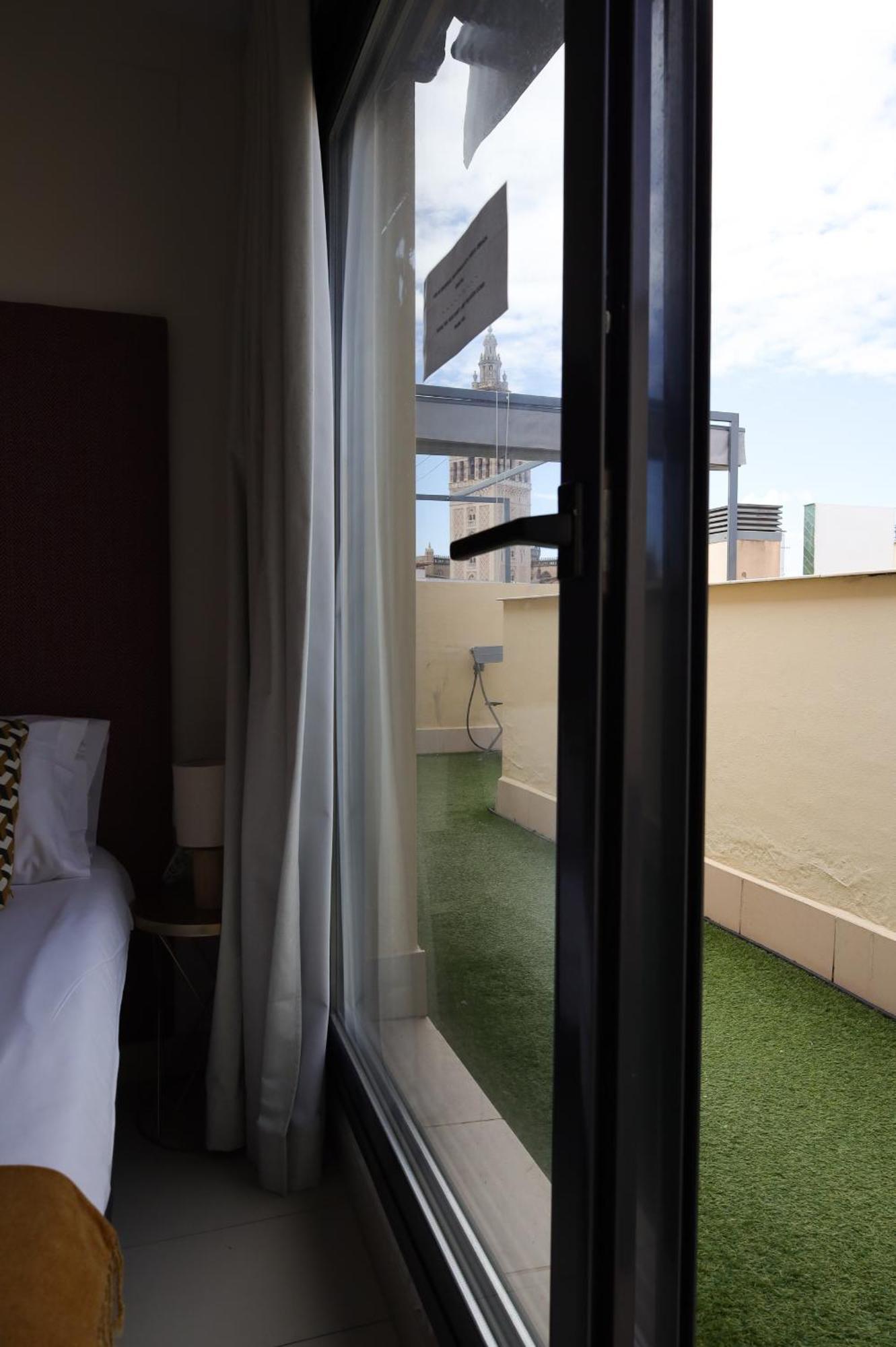 Guzman El Bueno Suites Sevilla Bagian luar foto